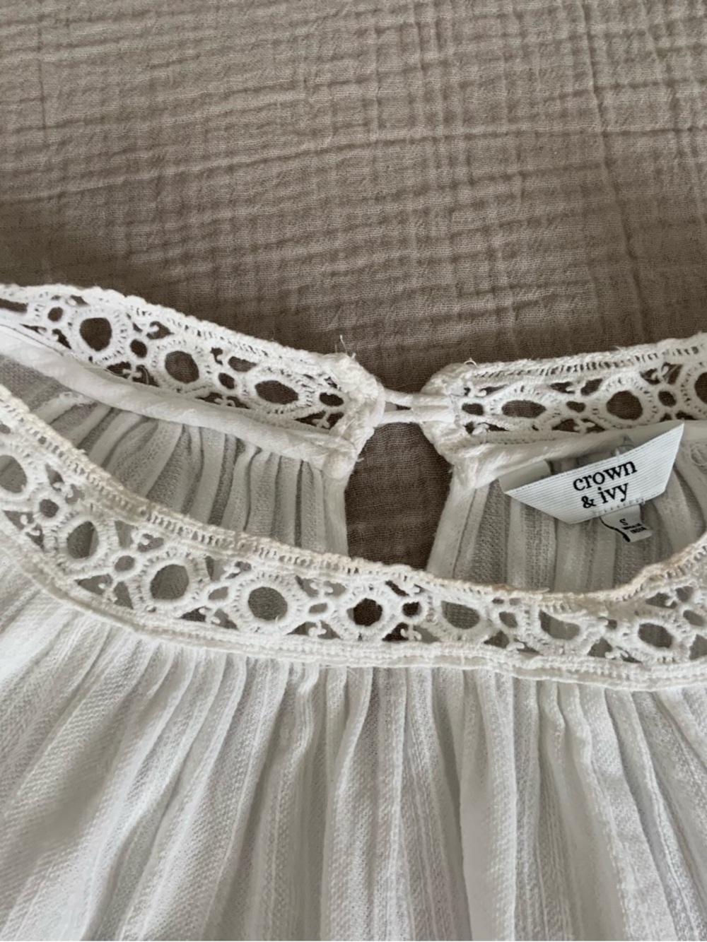 crown & ivy white Crochet Yoke Peasant Top & cold shoulder
Size Small - Picture 2 of 4